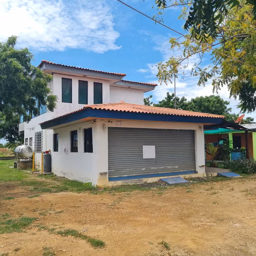 Venta de Propiedad en Condiciones Actuales (Excelente Ubicación Turística Cerca de Lago Dorado)