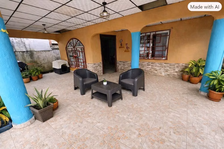 ¡CASA EN VENTA EN ALMIRANTE, BOCAS DEL TORO!