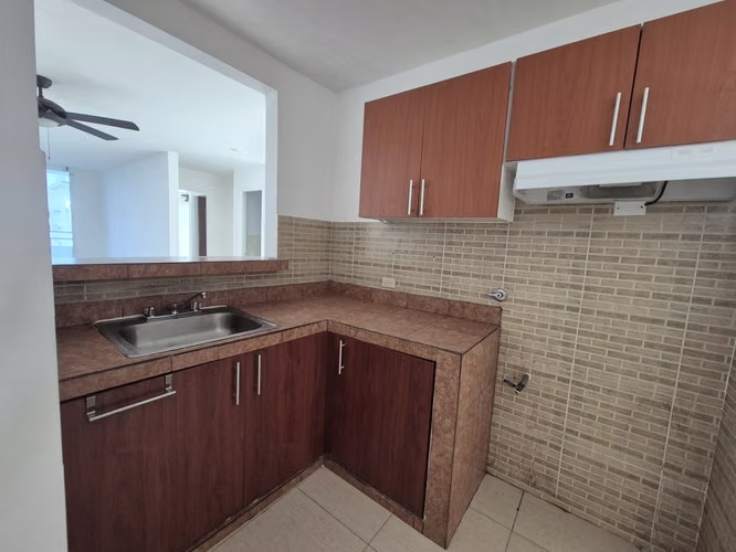SE ALQUILA Apartamento céntrico en Carrasquilla – PH SUNFLOWER
