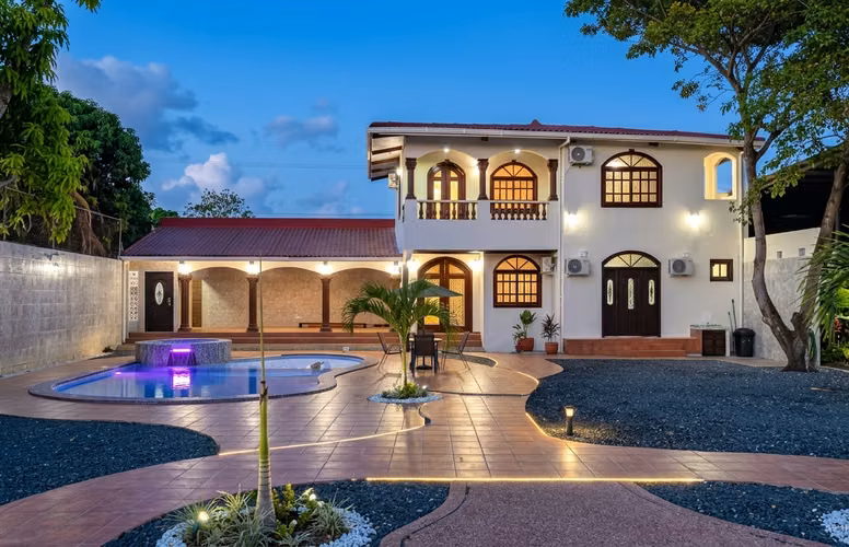 Casa en Las Acacias I con piscina y 20 estacionamientos - Imagen 18