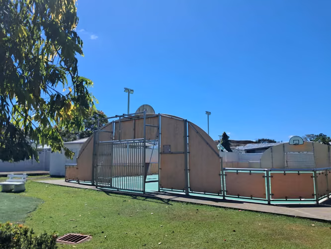 Alquilo apartamento en playa dorada