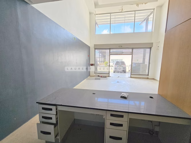 Venta Local Planta Baja Comercial/Oficina Remodelado Plaza Milla 8. Haga su oferta - Imagen 9