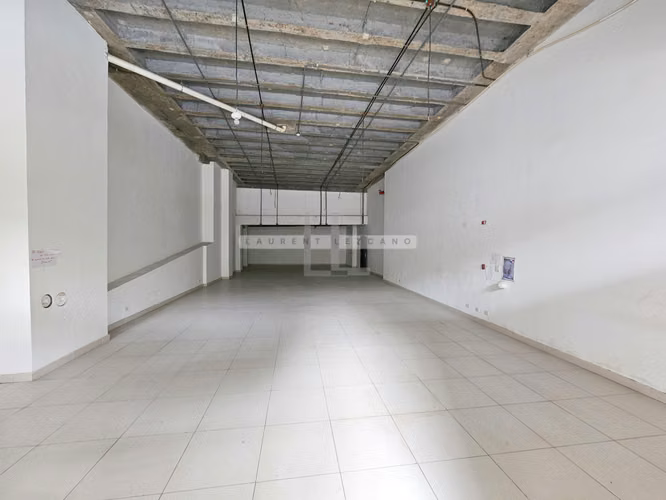 Venta de Local Comercial en Calle 50 Planta Baja. Haga una oferta - Imagen 2
