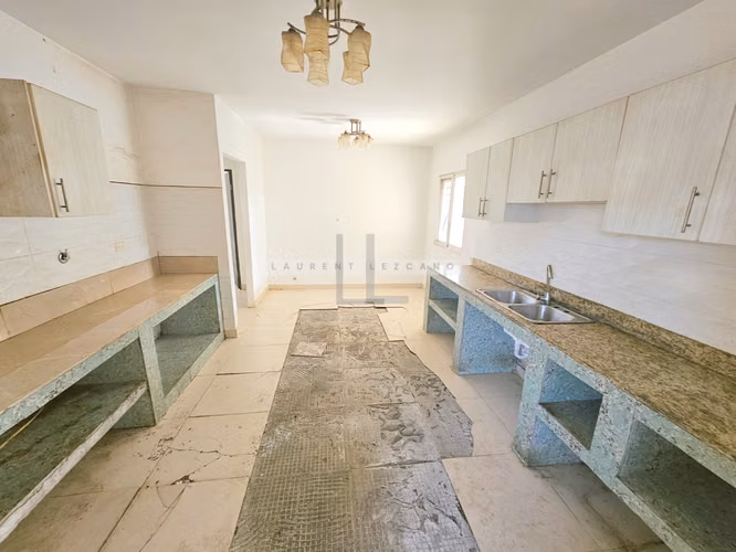 Venta Casa Unifamiliar de Esquina PH Senderos - Costa Verde. Haga una oferta - Imagen 4