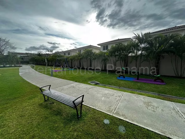 Venta de Casa en Panama Pacifico Woodland - Imagen 8