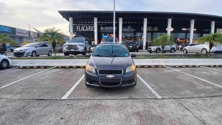 Auto Chevrolet Aveo 2015 - Precio negociable - Imagen 4