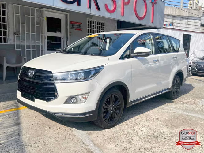 Toyota Innova Venturer 2022 Automática EE6060