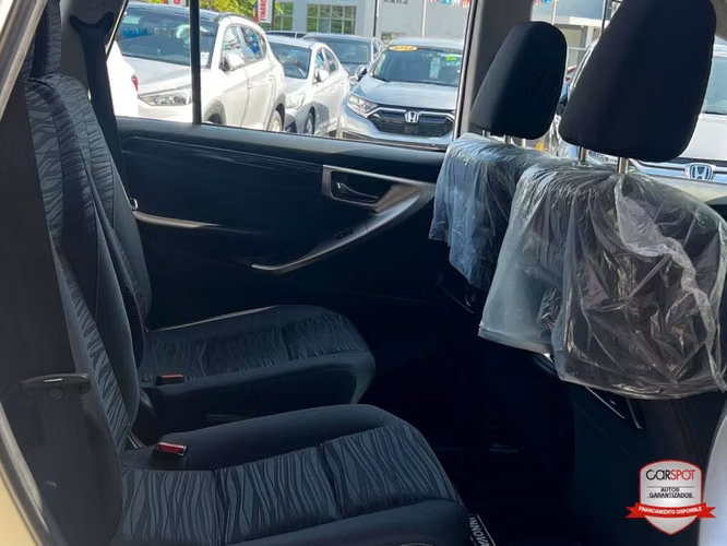 Toyota Innova Venturer 2022 Automática EE6060 - Imagen 9