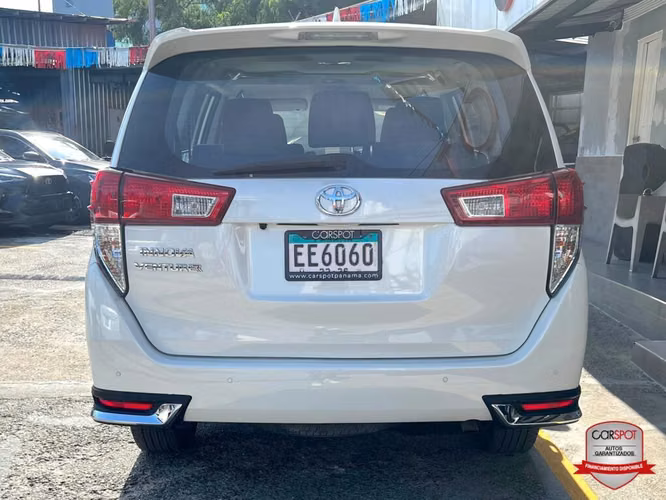 Toyota Innova Venturer 2022 Automática EE6060 - Imagen 5
