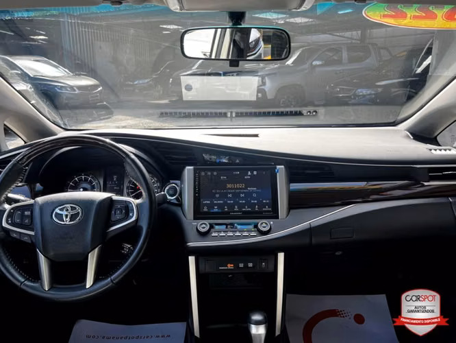 Toyota Innova Venturer 2022 Automática EE6060 - Imagen 11