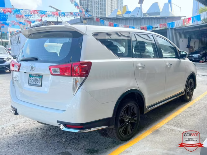 Toyota Innova Venturer 2022 Automática EE6060 - Imagen 4