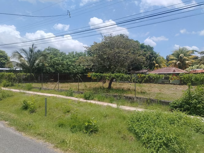 Lote en esquina para inversionista ideal para hostal Airbnb o hacer dos viviendas - Imagen 4