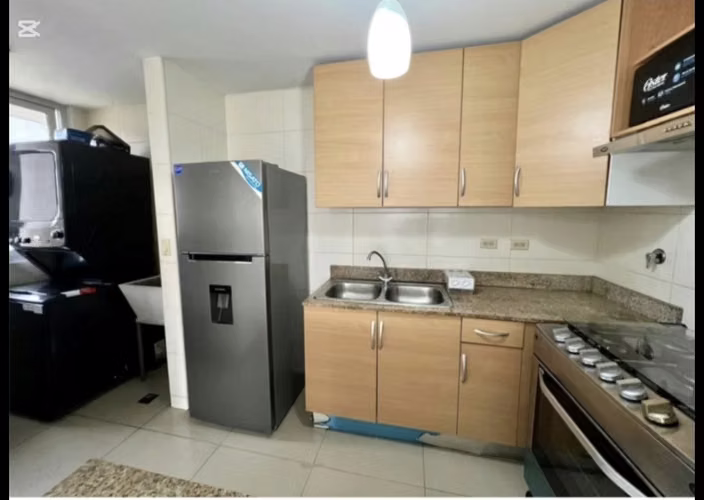Alquilo apartamento en Vía Cincuentenario cerca del metro - Imagen 5