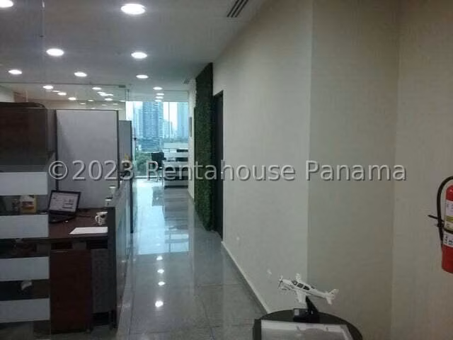 I5396GRR Venta de Oficina Comercial en Bellavista - Imagen 4