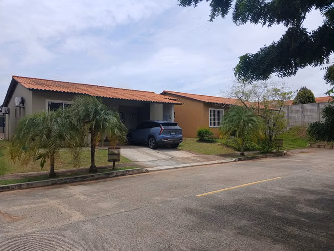 Se vende casa en Las Arboledas cluster: los cedros