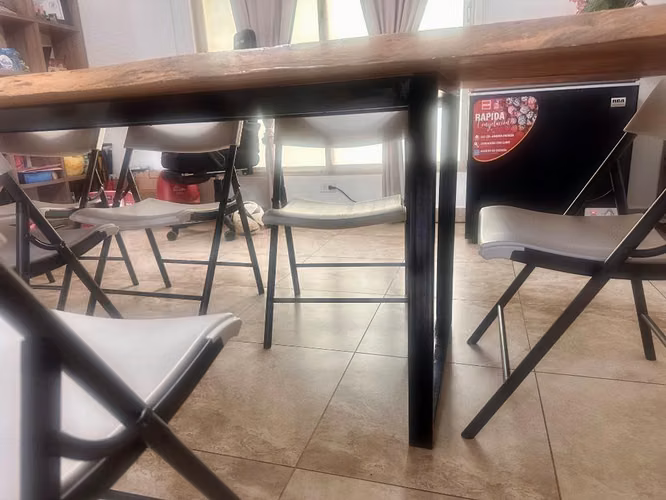 10-Ft Live-Edge Wood Table / Mesa Live Edge de Madera de 10 Pies