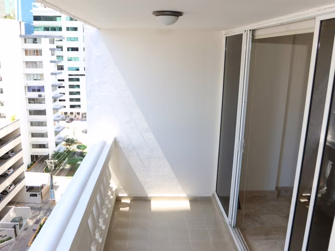 . Apartamento en Obarrio I con balcón y remodelado - Imagen 2
