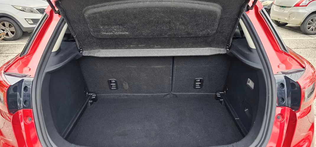 SE VENDE AUTO MARCA MAZDA - Imagen 10