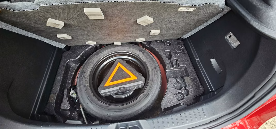SE VENDE AUTO MARCA MAZDA - Imagen 13