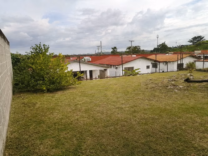 Casa en Venta con Amplio Patio Verde Trasero PH Quintas del Lago Panamá Norte - Imagen 3