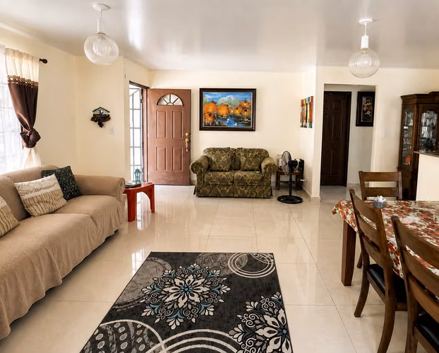 Casa en Venta con Amplio Patio Verde Trasero PH Quintas del Lago Panamá Norte - Imagen 6