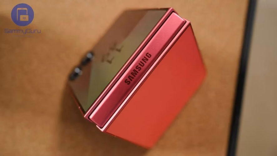 Samsung Galaxy Z Flip7 5G 256GB 12GB RAM Coral Red, ¡NEGOCIABLE! - Imagen 2