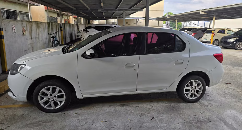 VENDO RENAULT LOGAN 2018 1.6 LITROS 4 CILINDROS TRANSMISIÓN AUTOMATICA $3850 NEGOCIABLE - Imagen 2