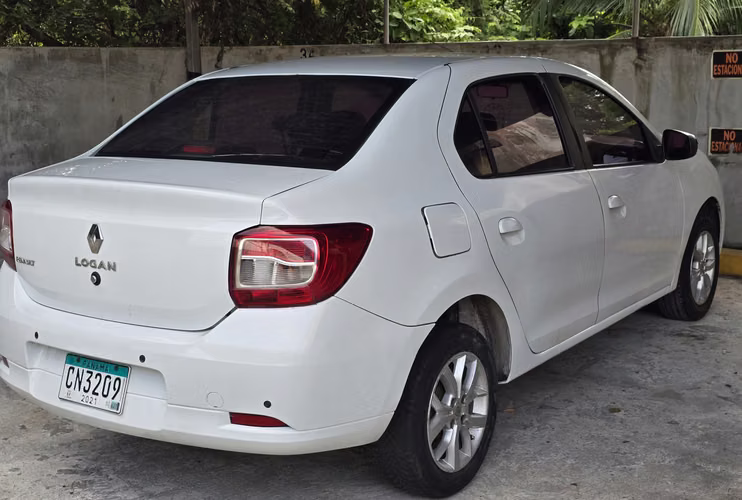 VENDO RENAULT LOGAN 2018 1.6 LITROS 4 CILINDROS TRANSMISIÓN AUTOMATICA $3850 NEGOCIABLE - Imagen 5