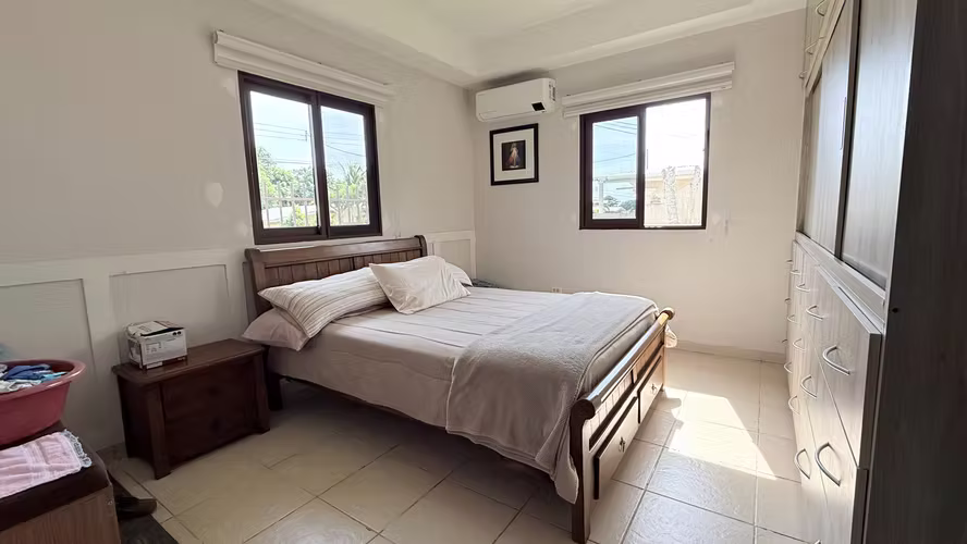 Vendo Hermosa Casa en Villa Dorada en Chitré - Imagen 11