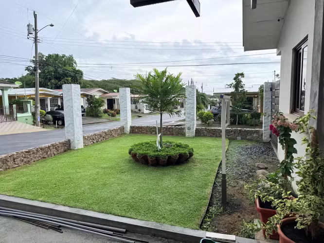 Vendo Hermosa Casa en Villa Dorada en Chitré - Imagen 3