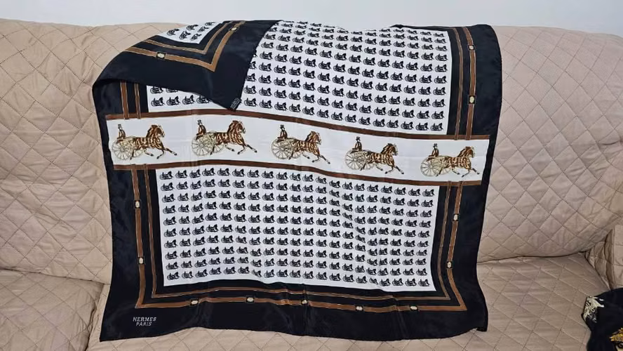 8 Pañuelo de Paris. A raíz de la herencia de mi madre. Precio negociable