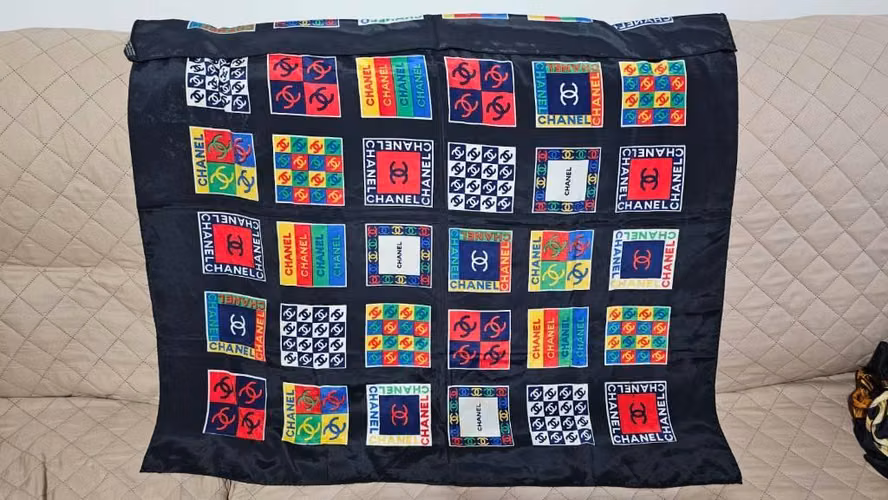 8 Pañuelo de Paris. A raíz de la herencia de mi madre. Precio negociable