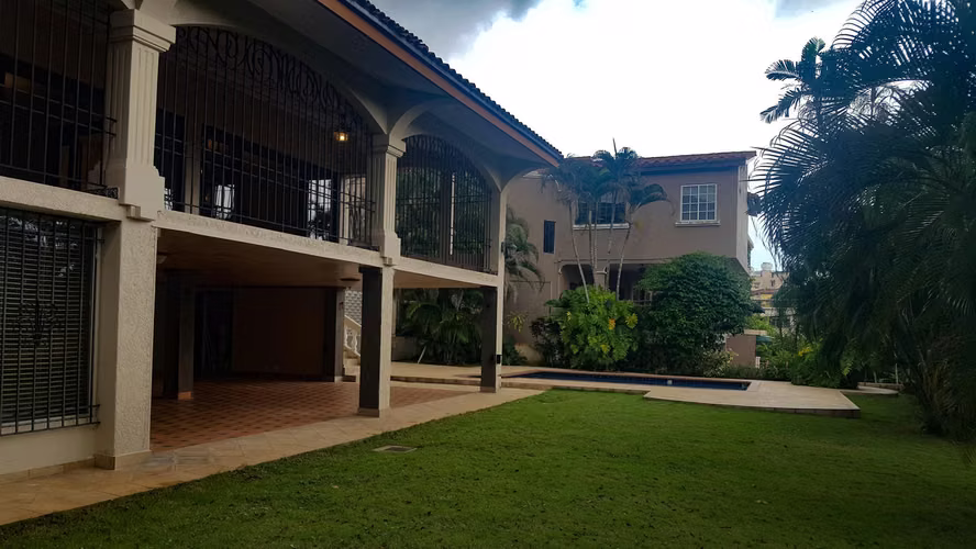 VENDO  Casa con Piscina en Los Guayacanes  en Hato Pintado 756m2 - Imagen 17