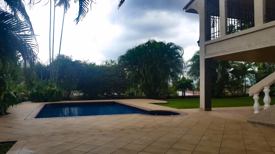 VENDO  Casa con Piscina en Los Guayacanes  en Hato Pintado 756m2 - Imagen 18