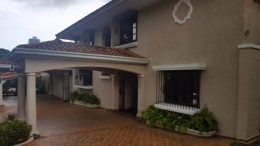 VENDO  Casa con Piscina en Los Guayacanes  en Hato Pintado 756m2 - Imagen 4