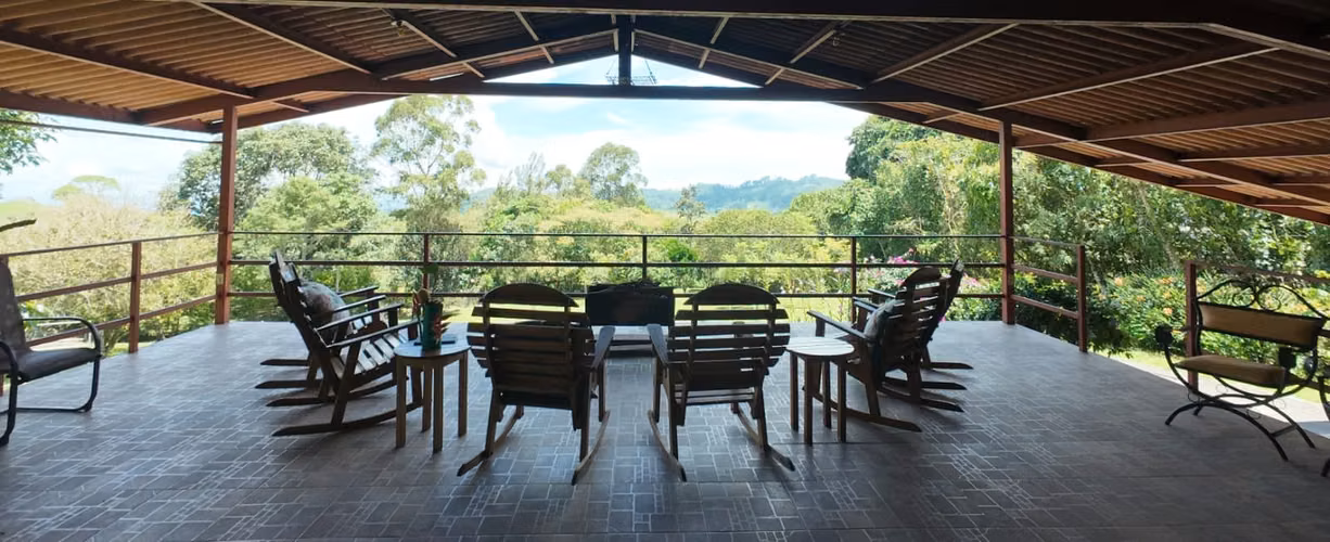 SE VENDE CASA EN AMPLIO LOTE A 15 MINUTOS DE VOLCAN CENTRO - Imagen 9