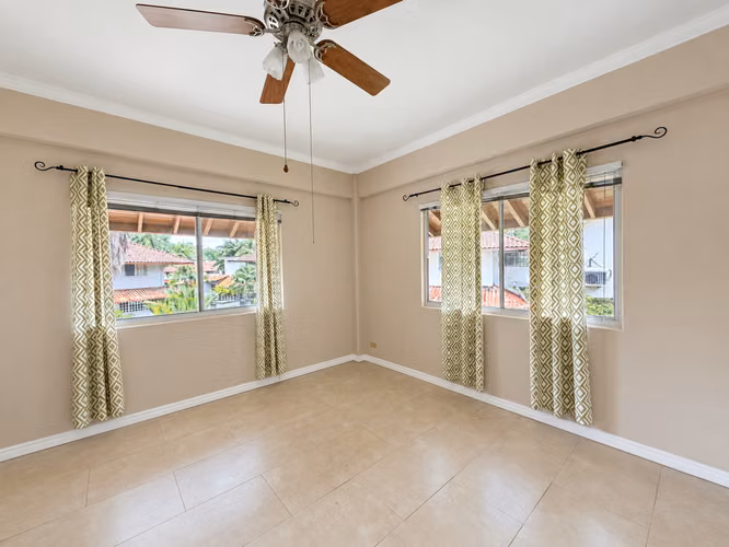 Casa unifamiliar de 4 recámaras en Clayton - Imagen 16
