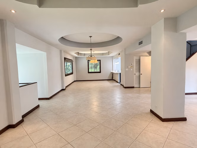 Casa unifamiliar de 4 recámaras en Clayton - Imagen 8