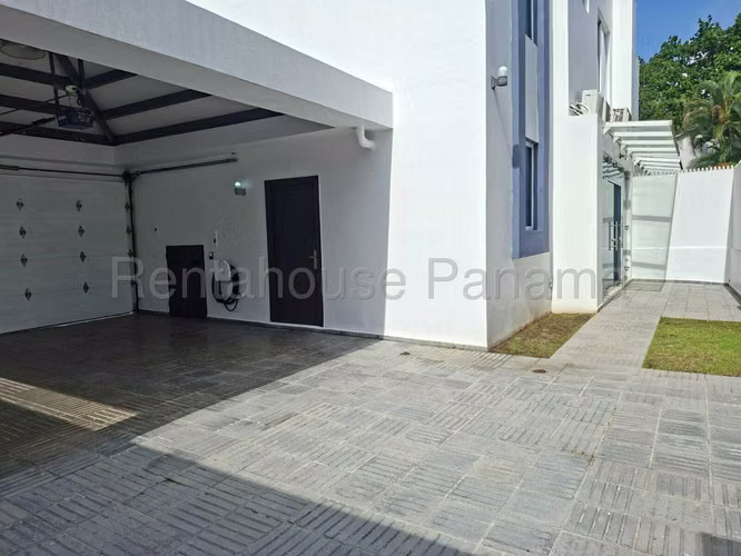 ALQUILO Casa Adosada en la Alameda, Betania. 175m2