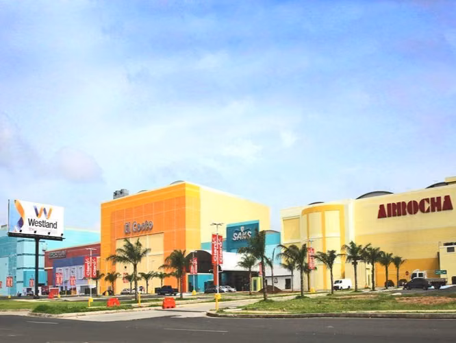 267213. Se alquila local comercial en PB de 129m, mantenimiento incluido
