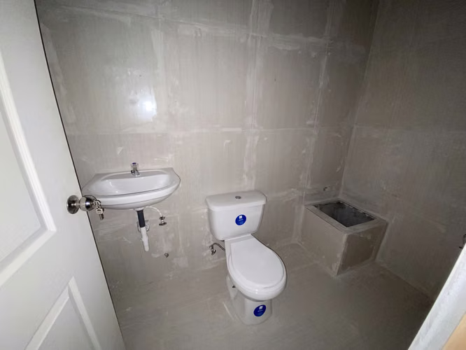 267213. Se alquila local comercial en PB de 129m, mantenimiento incluido