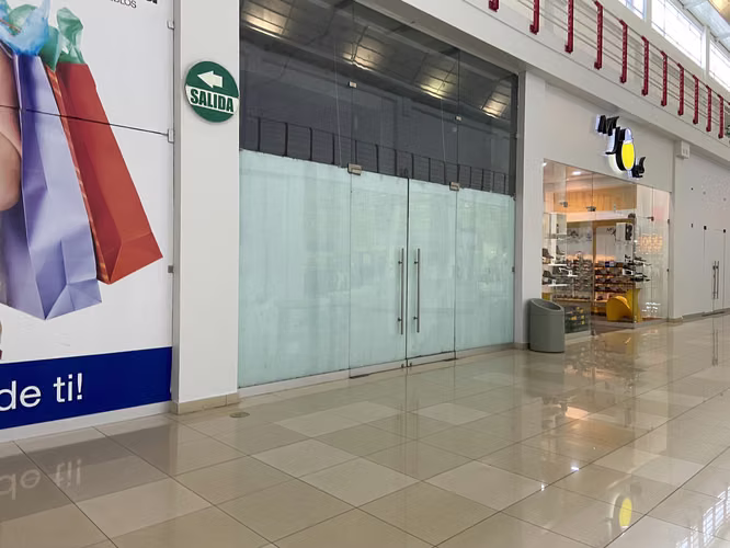 267213. Ground-floor commercial space for rent, 129 m², maintenance included.