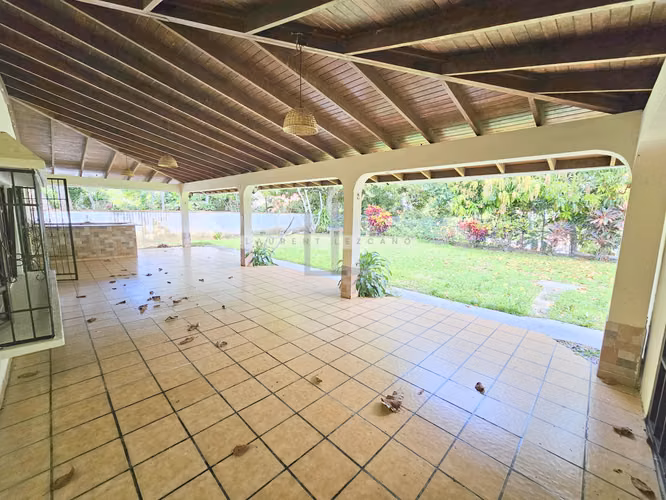 Venta Casa Unifamiliar Urbanización La Meseta - Las Cumbres. Haga una oferta