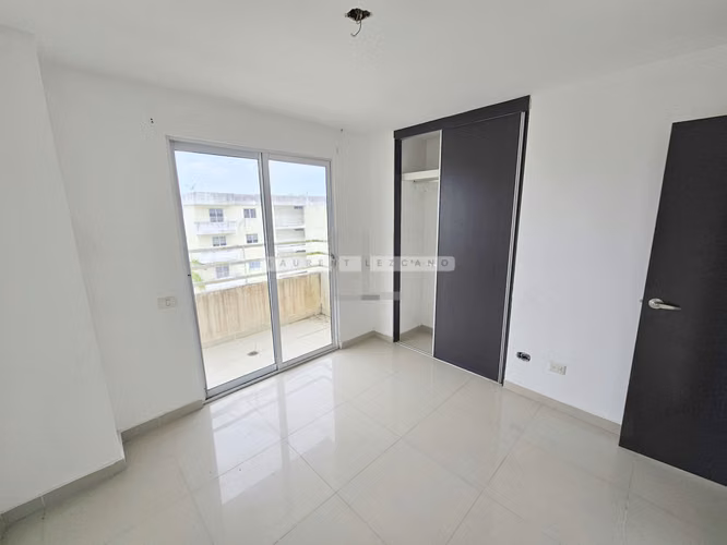 Venta Apartamento con 2 Balcones en PH Altamira Gardens - Ancón. Haga Una Oferta