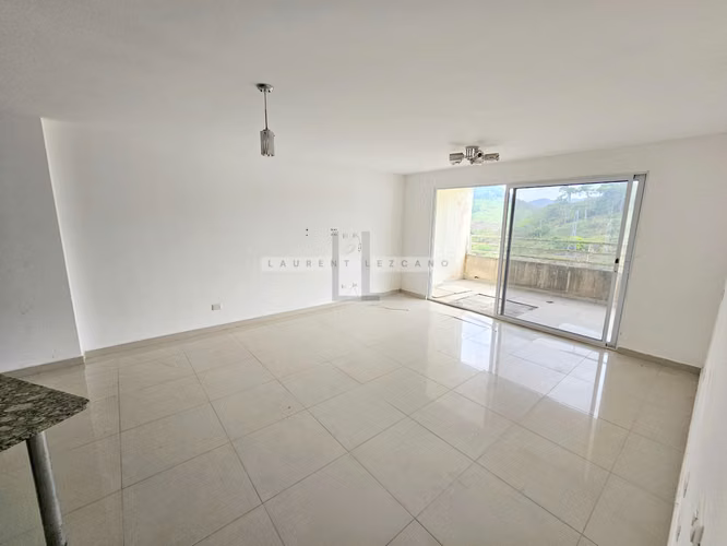 Venta Apartamento con 2 Balcones en PH Altamira Gardens - Ancón. Haga Una Oferta