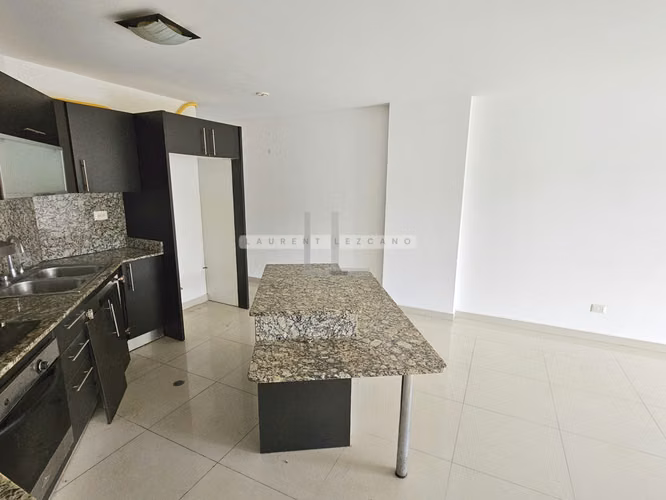 Venta Apartamento con 2 Balcones en PH Altamira Gardens - Ancón. Haga Una Oferta