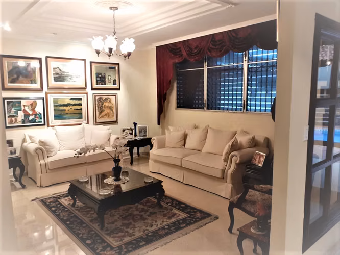 LA ALAMEDA, hermosa residencia tipo colonial remodelada 587mts2 con 2niveles.