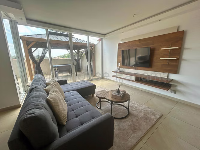 Apartamento en Venta en Villa Lucre.