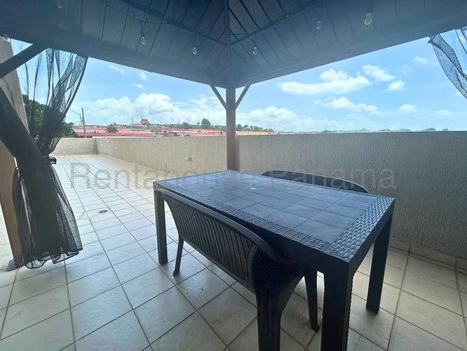 Apartamento en Venta en Villa Lucre.
