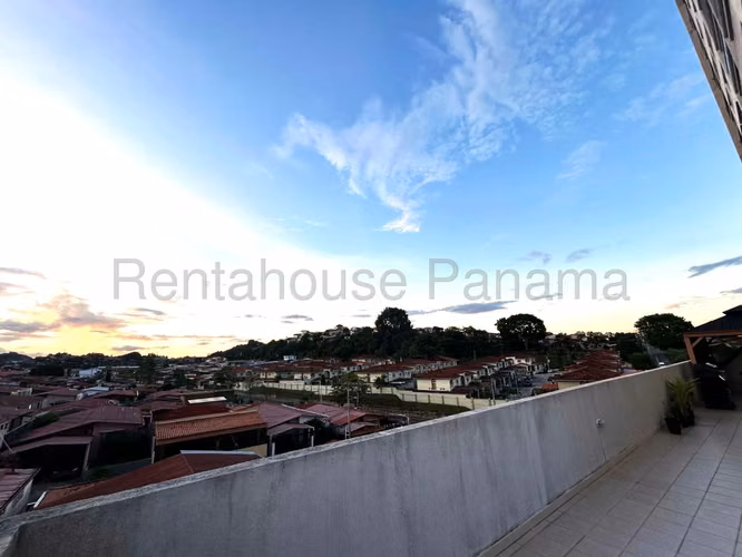 Apartamento en Venta en Villa Lucre.